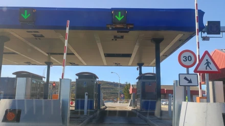 Peaje de la autopista del Huerna