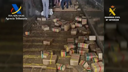 Intervenidos más de 2800 kilos de hachís ocultos en los bajos de un semirremolque de un camión que procedía de Tánger-Med