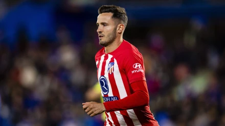 Saúl jugando un partico con el Atlético de Madrid