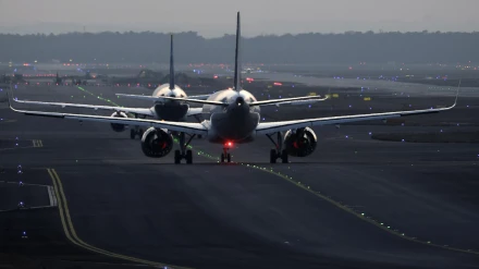 Imagen de dos aviones en el aeropuerto de Frankfurt