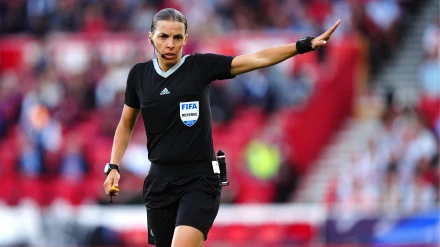 Stéphanie Frappart durante un partido