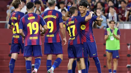 Los jugadores del Barça celebran el gol de Dro ante el Vissel Kobe
