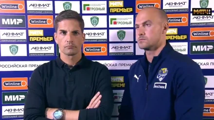 Roberto Moreno hablando en rueda de prensa tras perder