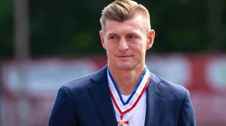 Toni Kroos Condecorado con la Orden del Mérito del Estado de Mecklemburgo-Pomerania Occidental por su compromiso social.