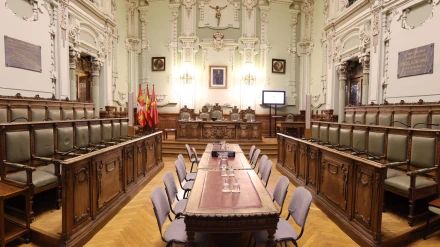 El socialista Pedro Herrero reta a Vox a que incluya los nombres de los concejales del PSOE en la lista de "fusilables" y el alcalde de Valladolid le recuerda que estamos en un estado democrático