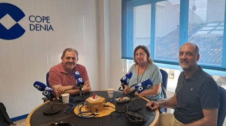 Los tres expertos en el estudio de COPE Dénia Marina Alta durante el debate sobre los cierres de playas por contaminación fecal en la comarca