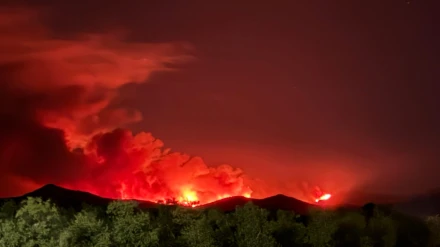 Imagen del incendio de Las Hurdes a última hora de este martes