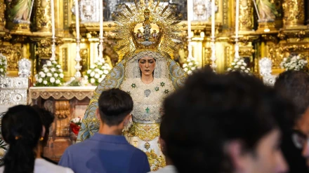Archivo - Imágenes de la veneración de la Esperanza Macarena tras la actuación de mantenimiento y conservación llevada a cabo por Arquillo.