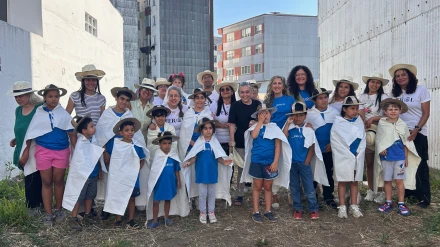 Aneiros y Quintiana con los participantes en un campamento