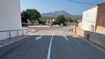 El parking de la avenida de València reabre completamente renovado tras los trabajos de asfaltado y pintura viaria