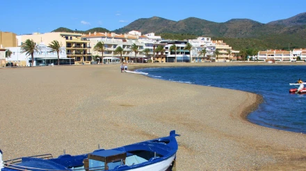 Imagen de la playa del Port de Llança (Girona)