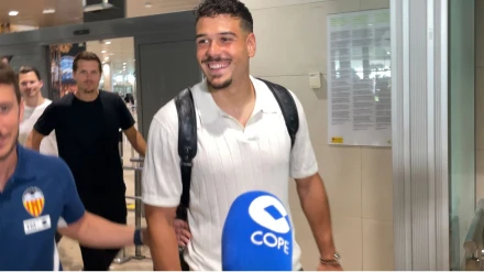 Filip Ugrinic:"Estoy muy contento, no tuve ninguna duda en fichar por el Valencia CF"