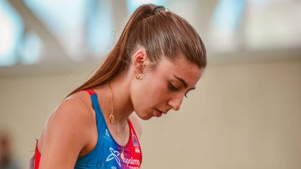 Paula Molina en plena concentración antes de tomar la salida