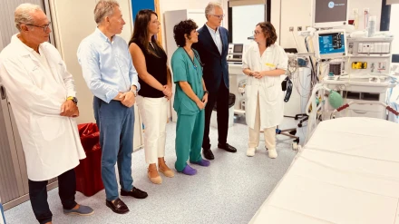El consejero de Salud, Juan José Pedreño, acompañado por el alcalde de Lorca, Fulgencio Gil, visita los nuevos equipos de endoscopia digestiva, colonoscopia y gastroscopia del hospital Rafael Méndez de Lorca.