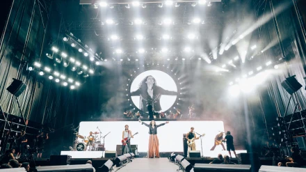 Marta Arroyo tocando para Arde Bogotá en Sonorama