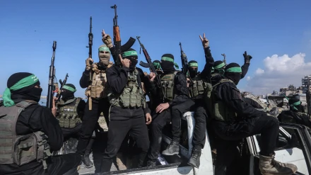 (Foto de ARCHIVO)February 1, 2025, Gaza City, Gaza Strip, Palestinian Territory: Israeli hostage Keith Siegel being delivered to representatives of the International Committee of the Red Cross (ICRC) by fighters of the Ezz al-Din Al-Qassam brigades, the military wing of Hamas, at Gaza port in Gaza City, 01 February 2025. Three Israeli hostages, Keith Siegel, Ofer Calderon and Yarden Bibas were transferred from Hamas to the Red Cross, as part of the Israeli-Hamas hostage release and cease-fire dealEuropa Press/Contacto/Omar Ashtawy  Apaimages01/2/2025