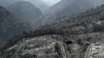 Superficie calcinada por el peor incendio de la historia de Galicia, el de Larouco (Ourense), estabilizado tras arrasar 30.000 hectáreas. EFE/Brais Lorenzo
