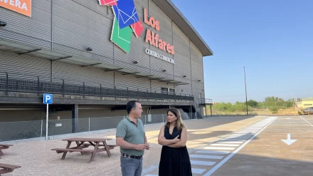 El concejal, David Moreno, en el aparcamiento