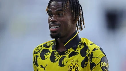 Carney Chukwuemeka, con la camiseta del Dortmund