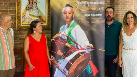 Presentación del cartel de la edición 35 del festival internacional de folclore Virgen de las Huertas