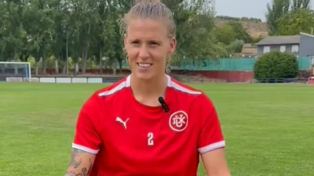 Crecer sin referentes: Annelie Leitner, jugadora del DUX Logroño, destaca el gran cambio que ha habido en los últimos años en el fútbol