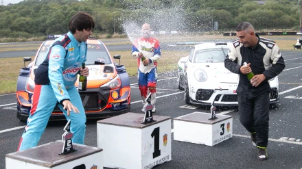 Los ganadores celebraron su victoria en As Pontes