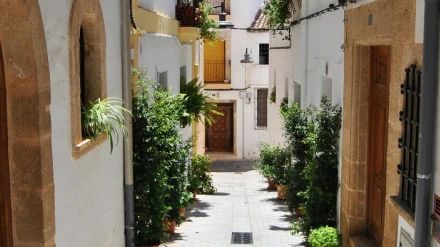 Las futuras viviendas protegidas en Xàbia son el centro del debate por su rentabilidad y utilidad social