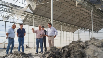 Extinguido el incendio en la nave de la empresa de envases en El Ejido