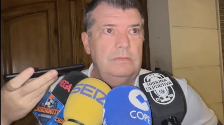 Gourlay habló a la salida de oficinas