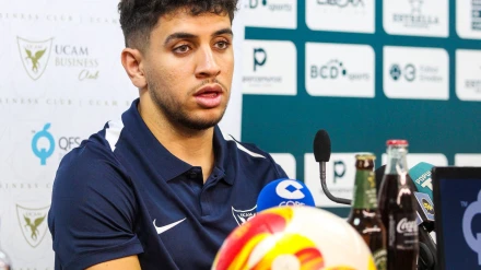 UCAM CF presenta al delantero Mizzian