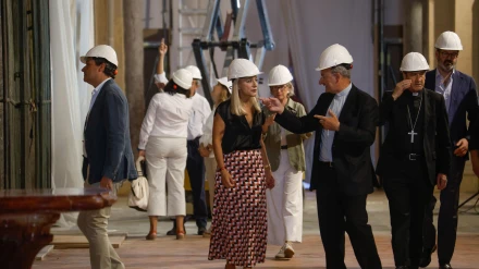 CÓRDOBA, 02/09/2025.- Trabajos de restauración en la mezquita- catedral tras el incendio del 8 de agosto. El proyecto de restauración de la zona afectada por el incendio de la Mezquita-Catedral estará listo para su aprobación entre finales de septiembre e inicios de octubre, una vez que concluya la actuación de emergencia y se obtengan y analicen sus resultados. EFE/ Salas