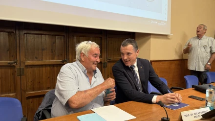 El president de la comunitat de regants del canal d'Urgell, Amadeu Ros, i el conseller d'Agricultura, Òscar Ordeig