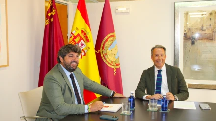 El presidente Fernando López Miras, reunido con el alcalde, Fulgencio Gil