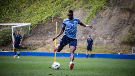 Umar Sadiq durante un entrenamiento