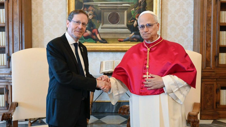 El Papa León XIV con Isaac Herzog