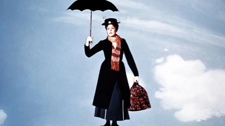 Mary Poppins se eleva con su característico paraguas