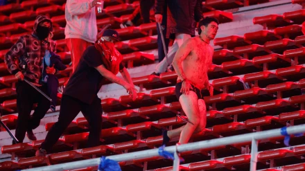 Hinchas de Independiente agreden a seguidores del Universidad de Chile.