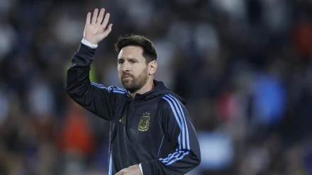 Messi agradece el cariño al público que abarrotó el Monumental para el Argentina-Venezuela.