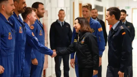 Robles visitará este jueves la AGA a pocos días de la incorporación de la Princesa LeonorLa ministra de Defensa, Margarita Robles, visitará este jueves la Academia General del Aire y del Espacio (AGA), en San Javier (Murcia), para conocer "de primera mano" las cuestiones relacionadas con la incorporación de los cadetes, según informaron fuentes de la Delegación del Gobierno en la Región.Leer más: https://www.europapress.es/murcia/noticia-robles-visitara-jueves-aga-pocos-dias-incorporacion-princesa-leonor-20250820110415.html(c) 2025 Europa Press. Está expresamente prohibida la redistribución y la redifusión de este contenido sin su previo y expreso consentimiento.