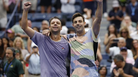 Granollers (derecha) celebra con Zeballos (izquierda) su triunfo en el US Open.