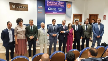 Alcaldes del Guadalentín, el consejero de Fomento y empresarios del movimiento Quiero Corredor en la sede de Ceclor