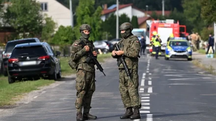 Militares polacos en uno de los lugares en los que cayó derribado uno de los drones