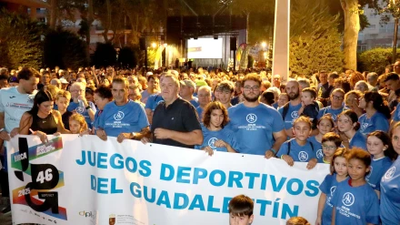 Cerca de 2.000 personas participaron en la Marcha Popular Andando que abre los JDG