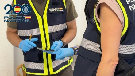 La Policía Nacional detiene a un hombre por grabar las zonas íntimas de dos menores en una parada de autobús en Logroño