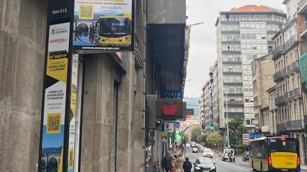Los ciudadanos se encontraban esta indicación del Concello de Ourense en la parada del bus para consultar las líneas y los horarios