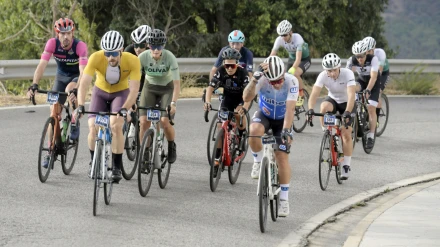 Grupo de corredores en pleno recorrido