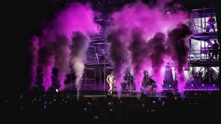 Sebastián Yatra durante un momento del concierto en las fiestas de San Mateo