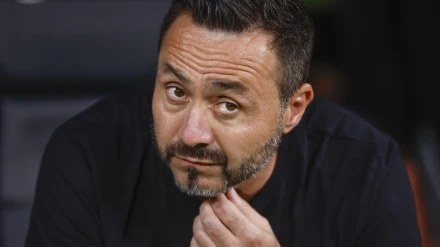 Roberto De Zerbi, en el banquillo del Bernabéu durante el Real Madrid-Olympique de Marsella.