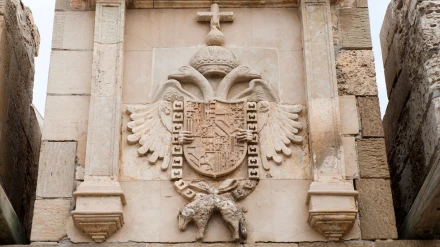 Escudo imperial de Carlos I de España y V de Alemania en el Conjunto de Santiago de la Vieja Melilla