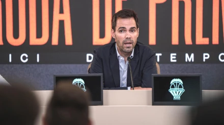Enric Carbonell, director general del Valencia Basket, durante la comparecencia previo al inicio de la temporada 25/26